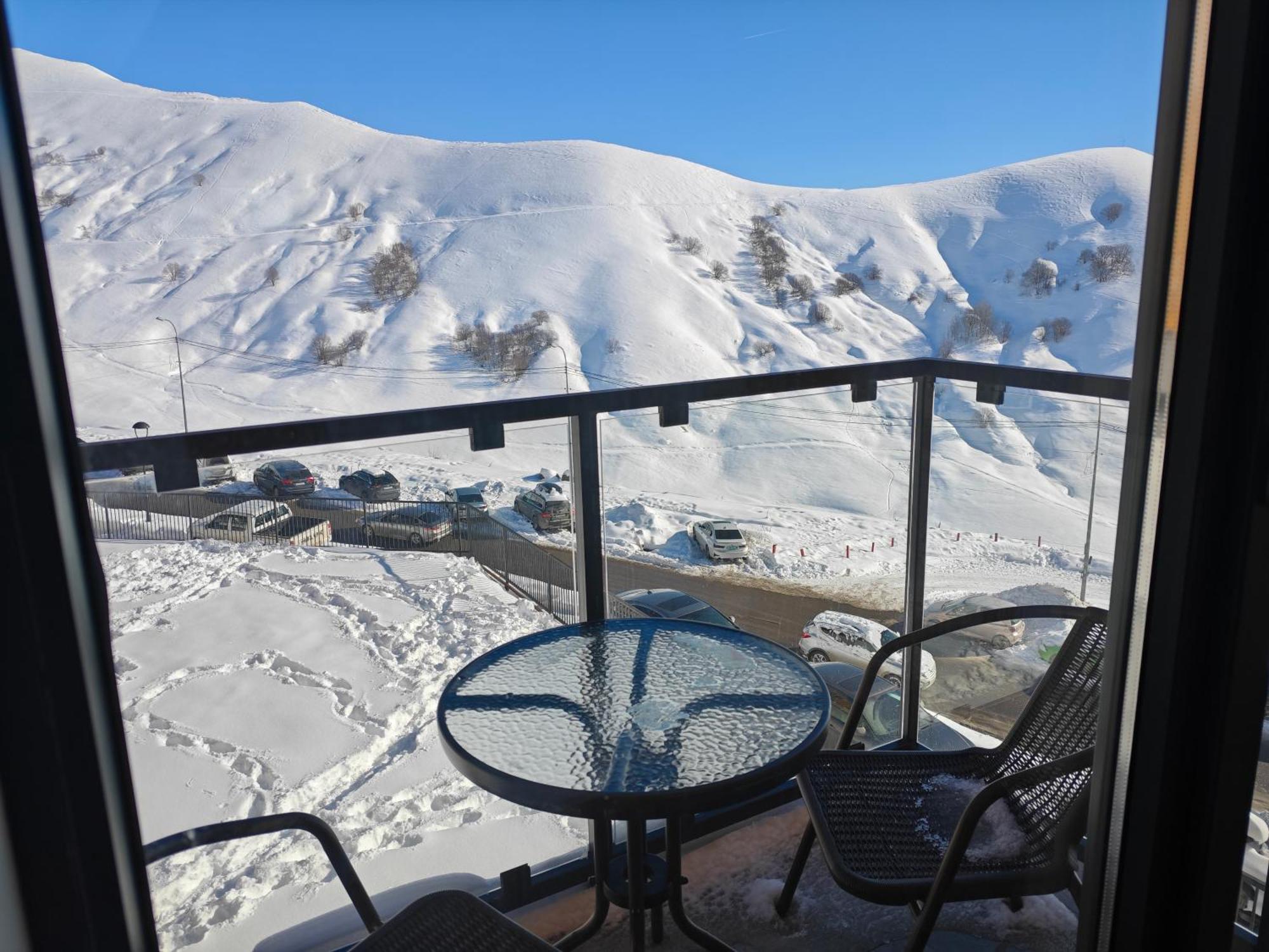 Four Seasons - New Gudauri Aparthotel Buitenkant foto